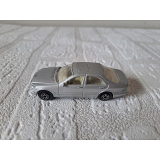 Mercedes S class 1:64 Welly 2035 zilverkleurig