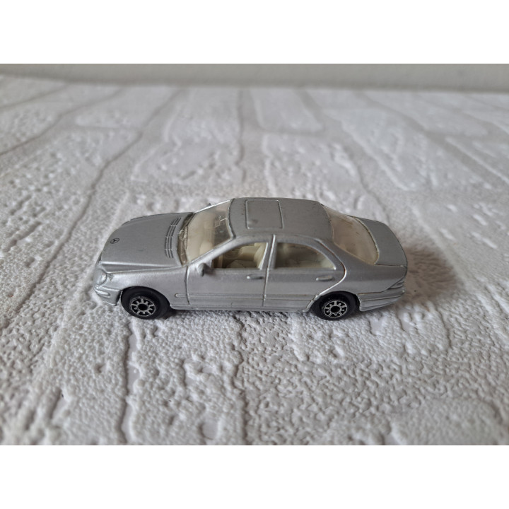 Mercedes S class 1:64 Welly 2035 zilverkleurig