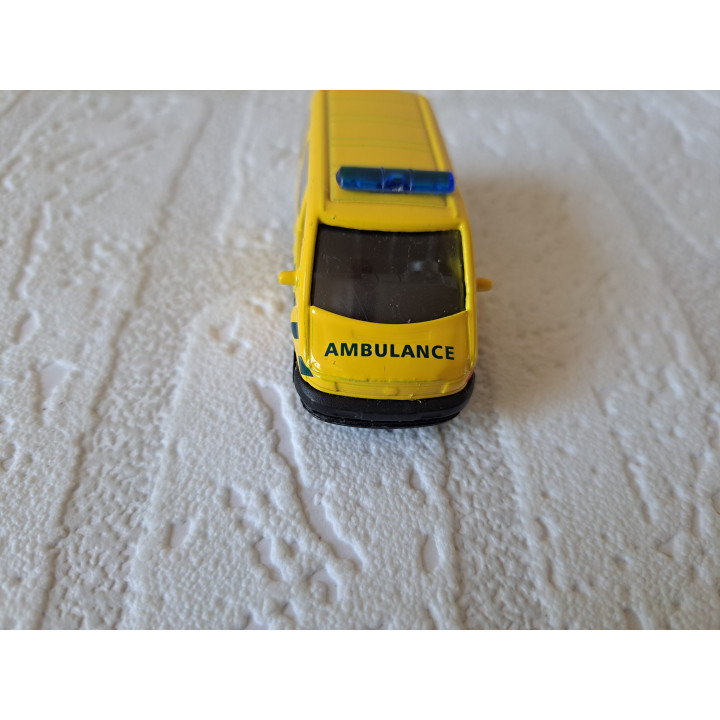Volkswagen T6 Transporter Nederlandse Ambulance 7x3x3cm - modelauto