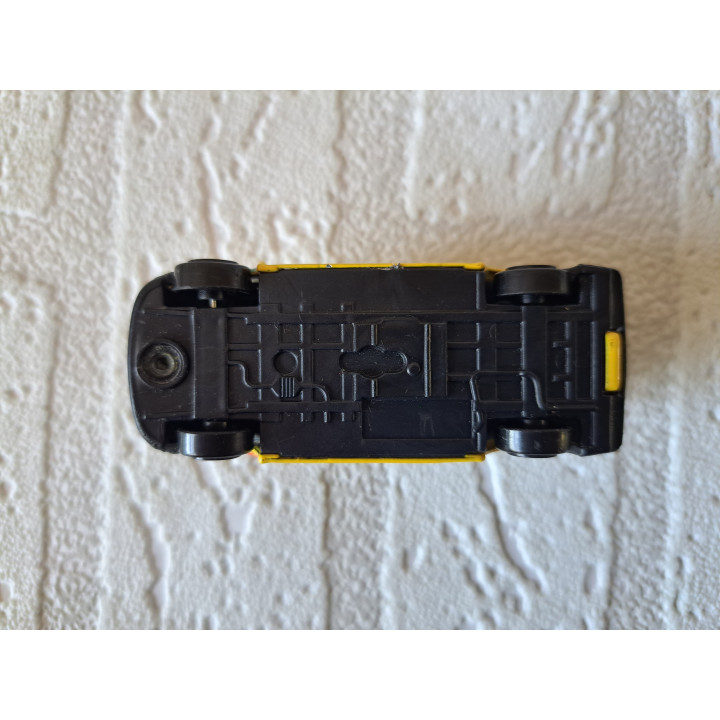 Volkswagen T6 Transporter Nederlandse Ambulance 7x3x3cm - modelauto