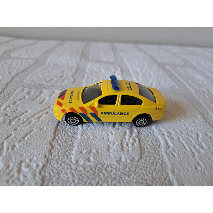 BMW 5 serie E39 Nederlandse Ambulance 7.5x3x3cm (1)