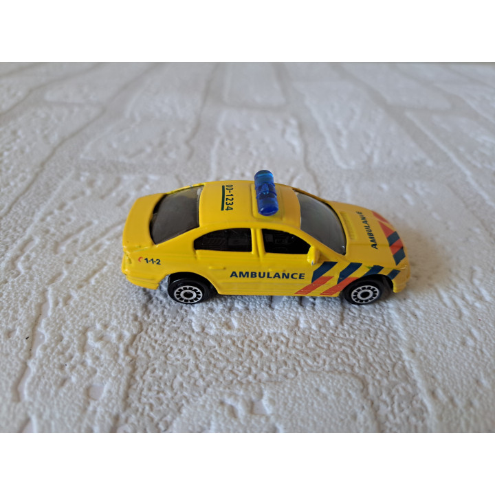 BMW 5 serie E39 Nederlandse Ambulance 7.5x3x3cm (1) - modelauto