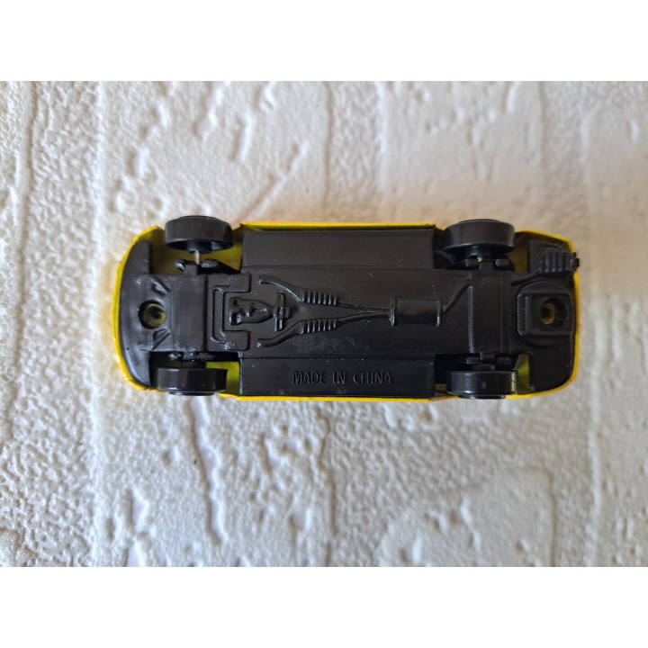 BMW 5 serie E39 Nederlandse Ambulance 7.5x3x3cm (1) - modelauto