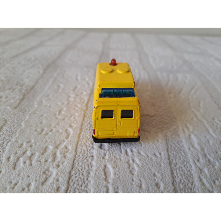 Ford Transit Nederlandse Ambulance 7.5x2.5x3.5cm (1) - modelauto