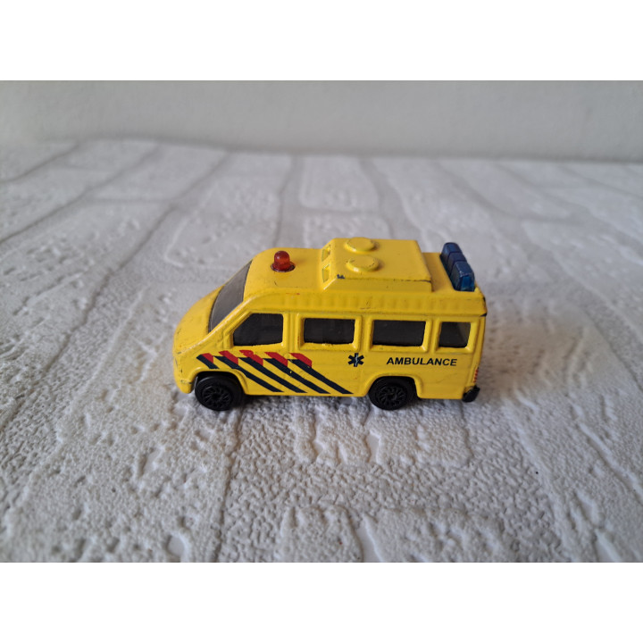 Ford Transit Nederlandse Ambulance 7.5x2.5x3.5cm (1)