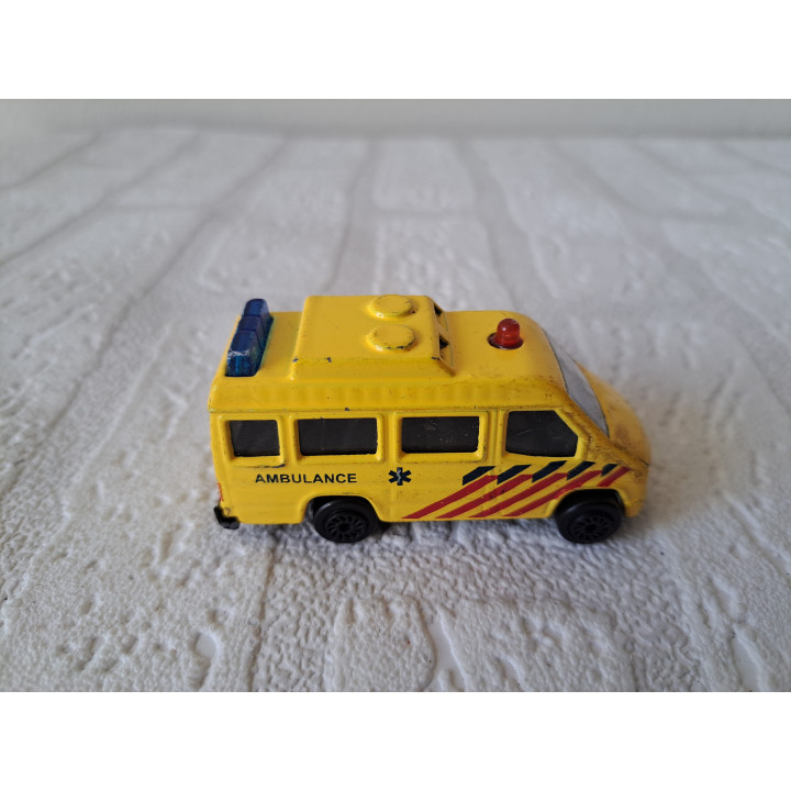 Ford Transit Nederlandse Ambulance 7.5x2.5x3.5cm (1) - modelauto