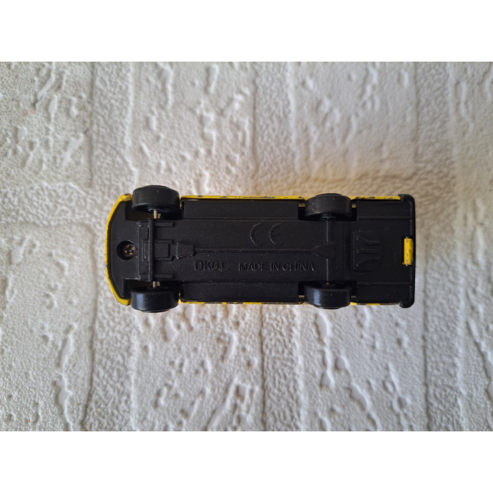 Ford Transit Nederlandse Ambulance 7.5x2.5x3.5cm (1) - modelauto