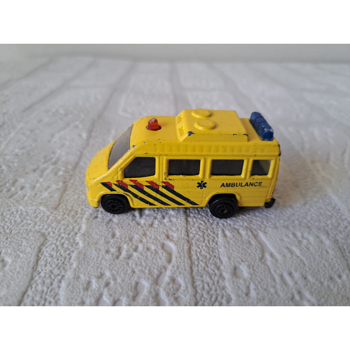 Ford Transit Nederlandse Ambulance 7.5x2.5x3.5cm (2)