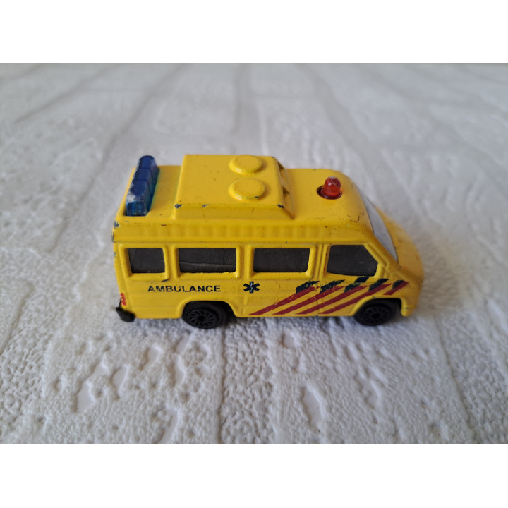 Ford Transit Nederlandse Ambulance 7.5x2.5x3.5cm (2) - modelauto