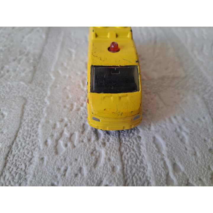 Ford Transit Nederlandse Ambulance 7.5x2.5x3.5cm (2) - modelauto