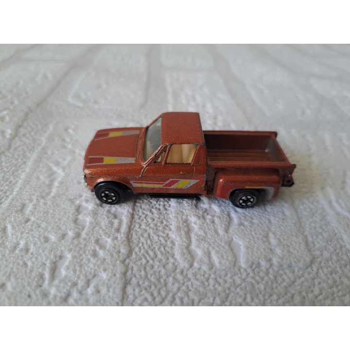 Chevrolet LUV Pickup 1977 1:64 Yatming bruin