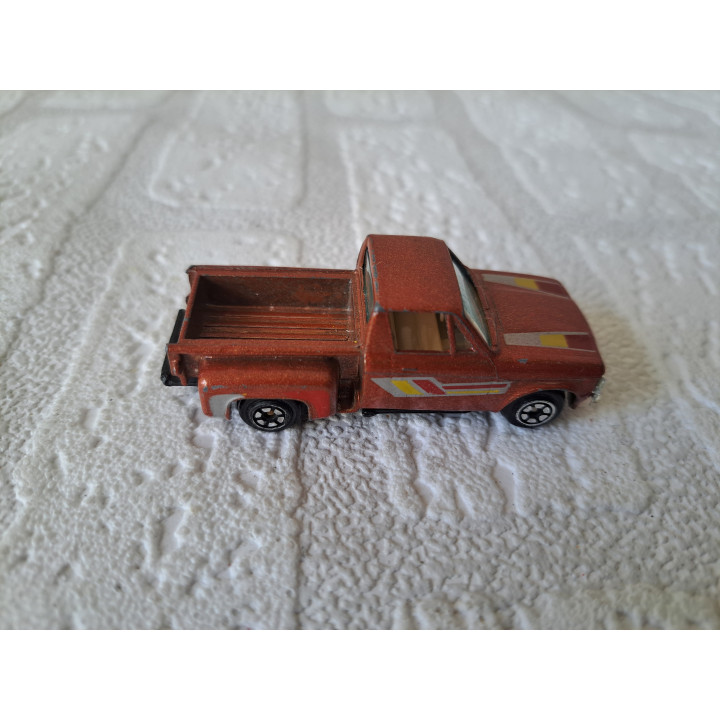 Chevrolet LUV Pickup 1977 1:64 Yatming bruin - modelauto