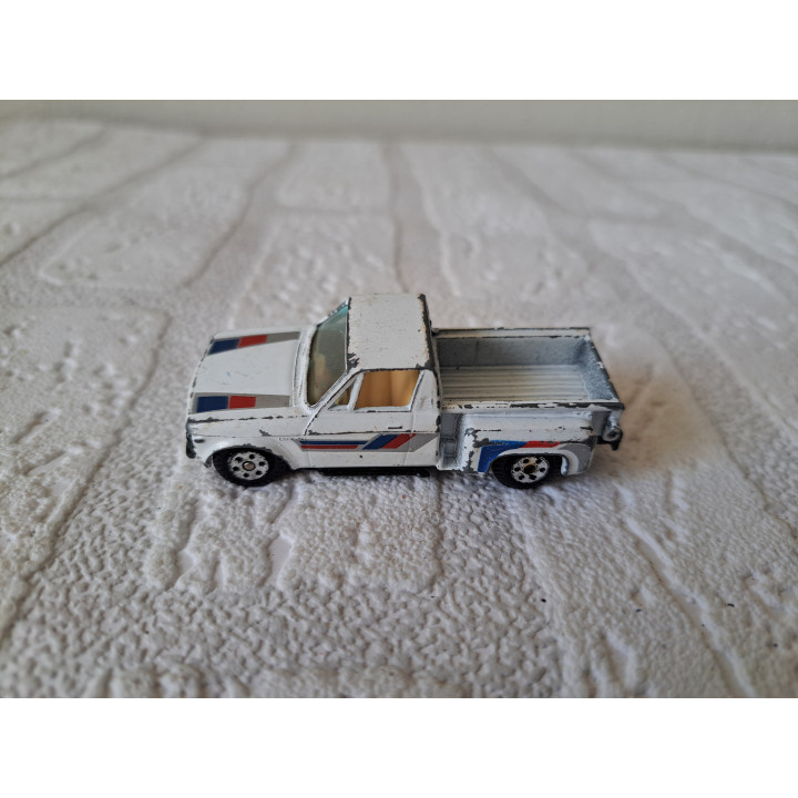 Chevrolet LUV Pickup 1977 1:64 Yatming wit