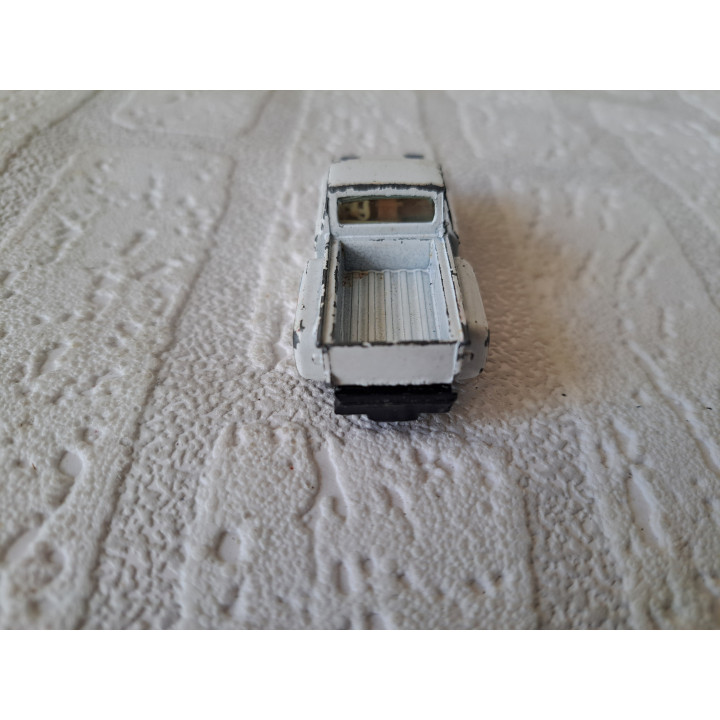 Chevrolet LUV Pickup 1977 1:64 Yatming wit - modelauto