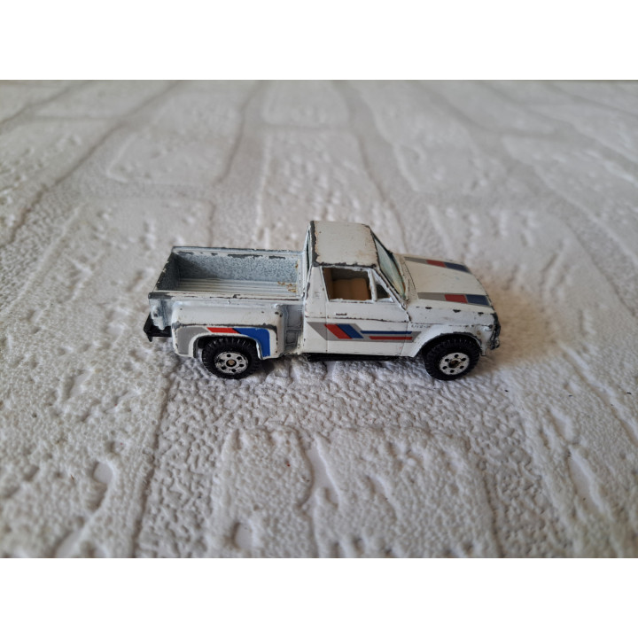 Chevrolet LUV Pickup 1977 1:64 Yatming wit - modelauto