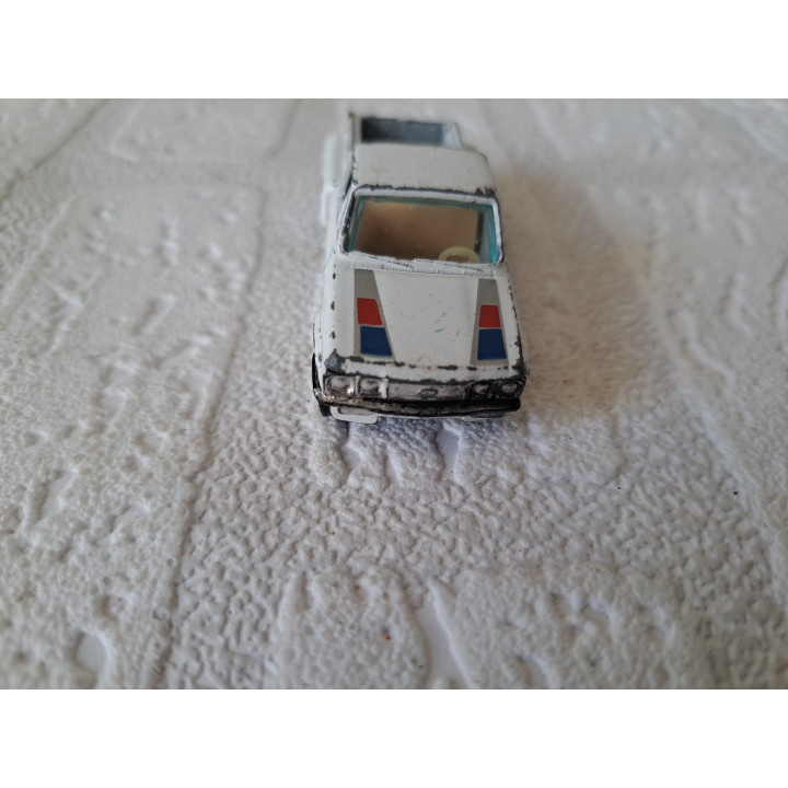 Chevrolet LUV Pickup 1977 1:64 Yatming wit - modelauto
