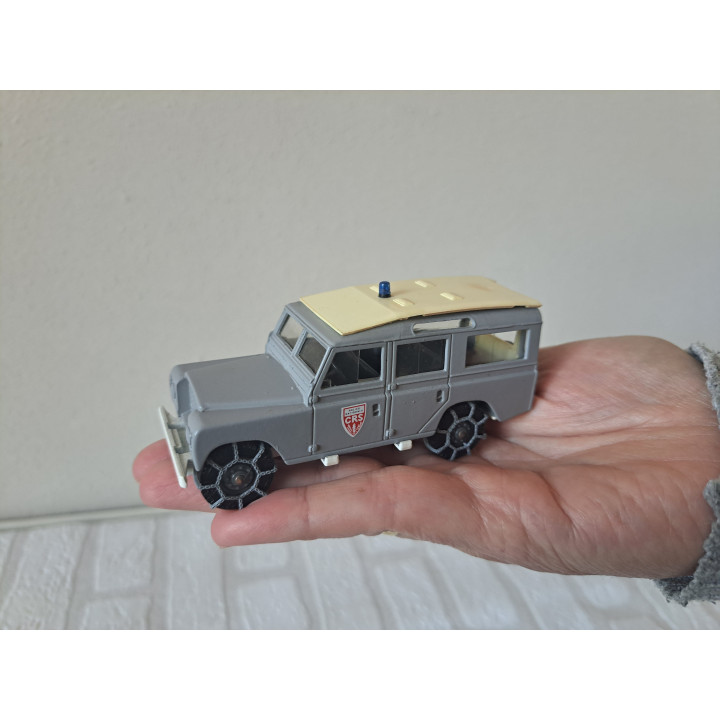 Land Rover 109 met sneeuwkettingen CRS politie 1:43 Solido