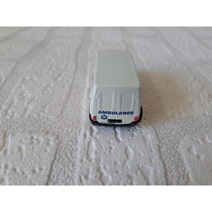 Teamsterz HTI Ambulance TM-6A 6x3x2cm - modelauto