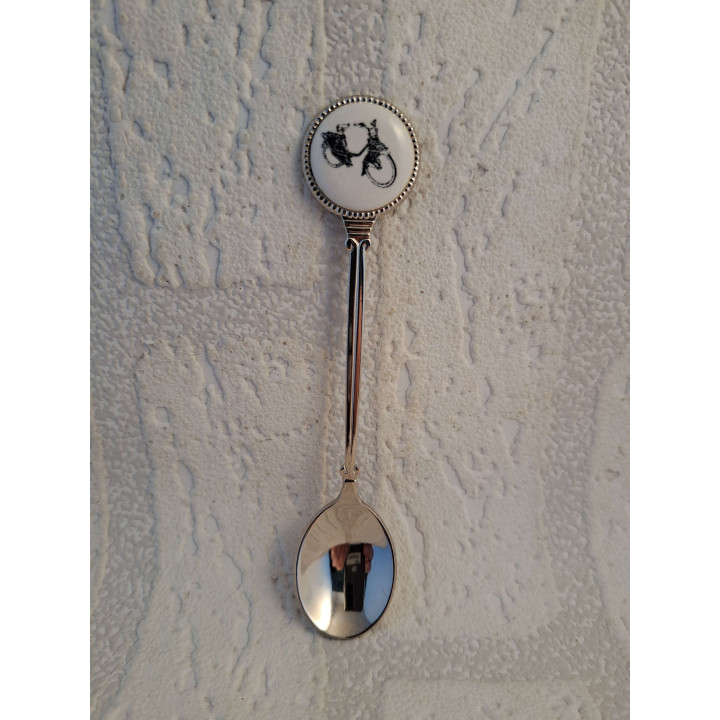 Metaal theelepeltje Solex motorfiets op het porselein rondje  - Verzamelobject