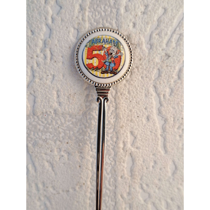 Metaal theelepeltje Abraham 50 jaar op het porselein rondje  - Verzamelobject