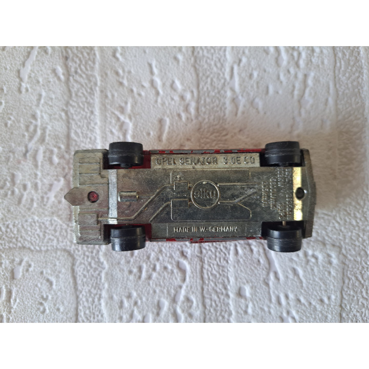 Opel Senator 3.0E CD Modelauto 1:55 Roodbruin
