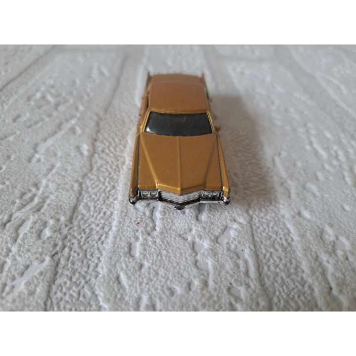 Cadillac Sedan DeVille 1969 1:75 Matchbox MB739 goudkleurig - modelauto