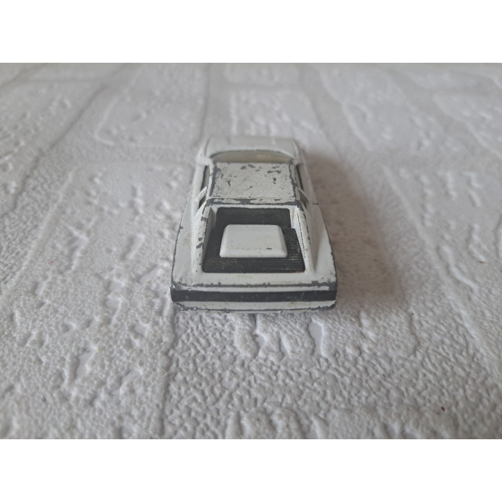 Ferrari Testarossa Model Car 1:59 White Matchbox Collectable
