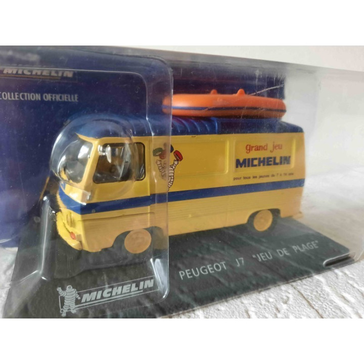 Peugeot J7 met opblaasboot op dak Jeu de plage Michelin 1:43