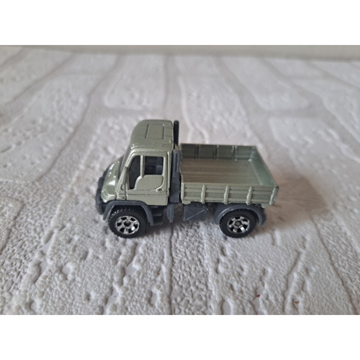 Mercedes Unimog U300 1:84 Matchbox MB728 zilverkleurig
