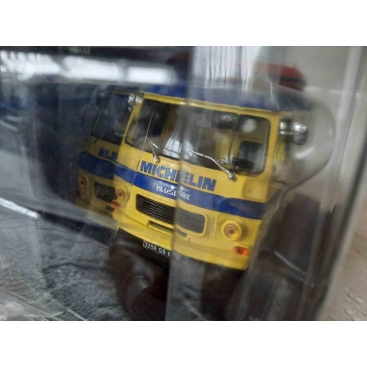 Peugeot J7 met opblaasboot op dak Jeu de plage Michelin 1:43