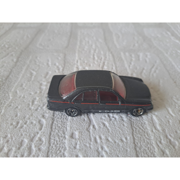 Mercedes Benz E class 1:69 Matchbox MB334 - modelauto