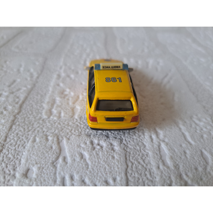 Bmw 325i Touring Nederlandse ambulance 1:67 Hongwell - modelauto