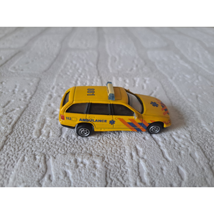 Bmw 325i Touring Nederlandse ambulance 1:67 Hongwell - modelauto