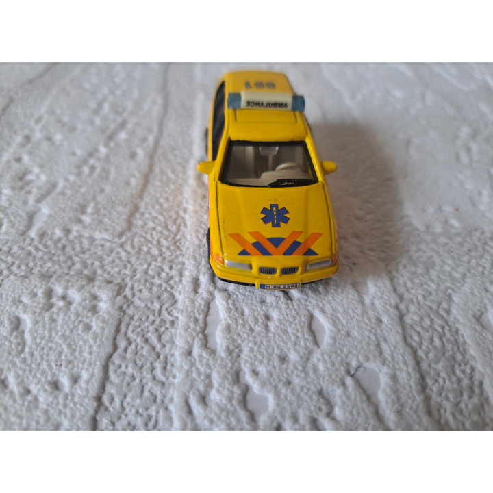 BMW 325i Touring Dutch Ambulance Model Car 1:67 Hongwell