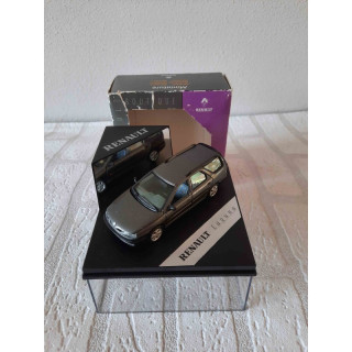 Renault Laguna 1:43 Vitesse group donkergrijs