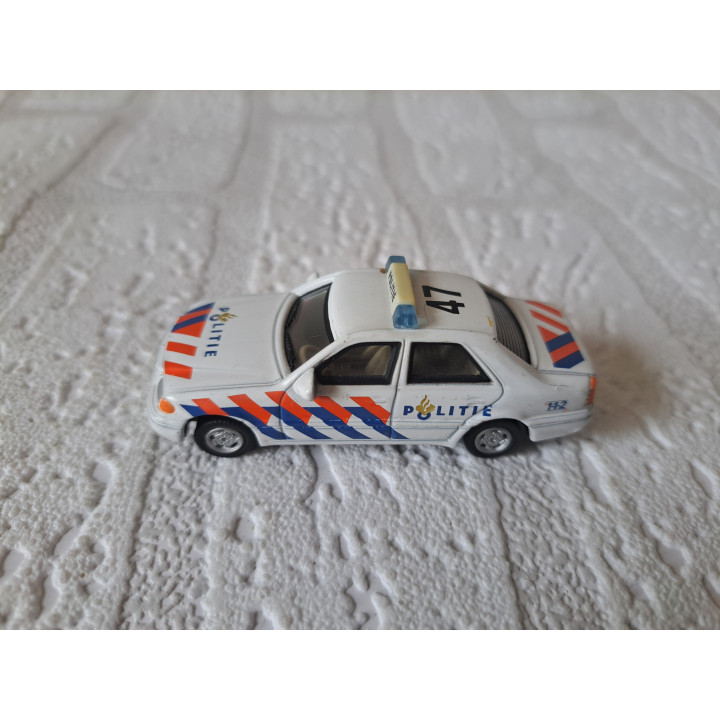 Mercedes C class Nederlandse Ambulance 1:63 Hongwell