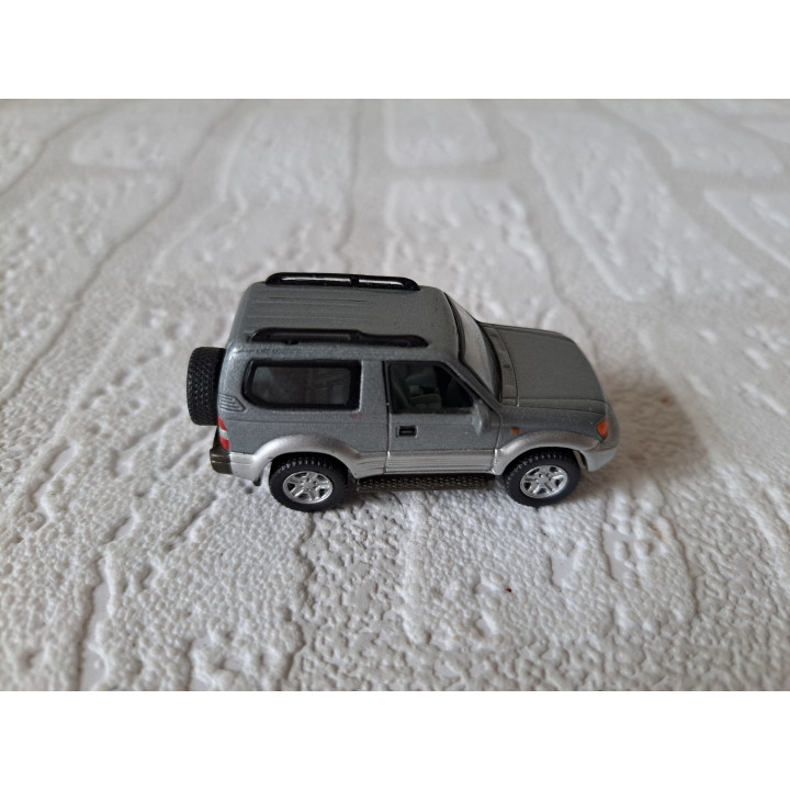 Toyota Land Cruiser J100 1:90 Schuco - modelauto