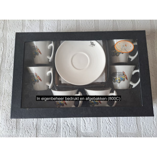 Set kop en schotels van porselein met Volkswagen en surfplank