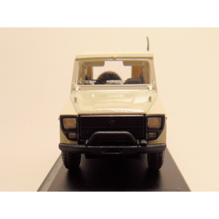 Peugeot P4 Solido 1:43 creme