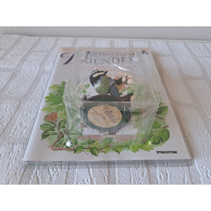 Pimpelmees vogel van kunsthars - hout met boekje D7xH9cm - dierfiguren