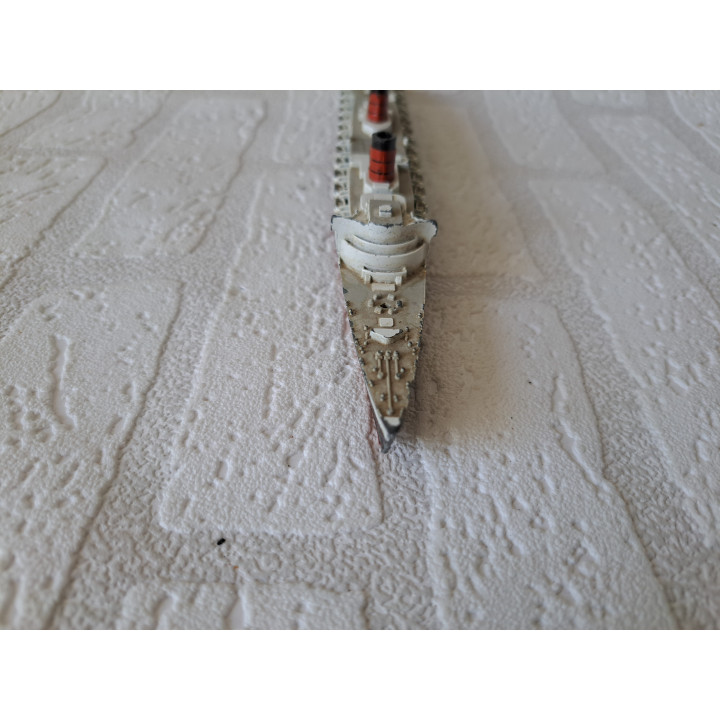 Schip RMS Queen Elizabeth Hong Kong M702 26x3x3.5cm - schepen