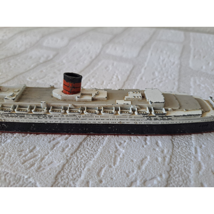 Schip RMS Queen Elizabeth Hong Kong M702 26x3x3.5cm - schepen