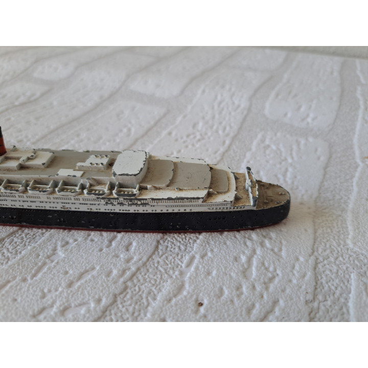Schip RMS Queen Elizabeth Hong Kong M702 26x3x3.5cm - schepen