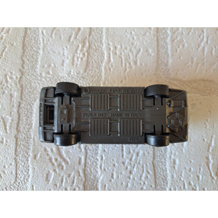 Fiat Regata PIRELLI Bburago 1:43 (2) - modelauto