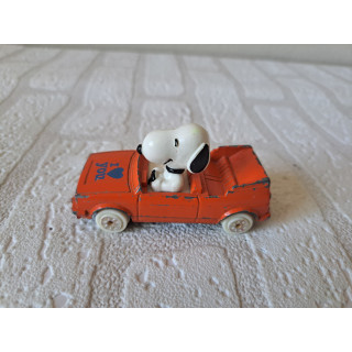 Snoopy in een Volkswagen MK1 Golf Esci SN02 1966 8.5x4x5cm