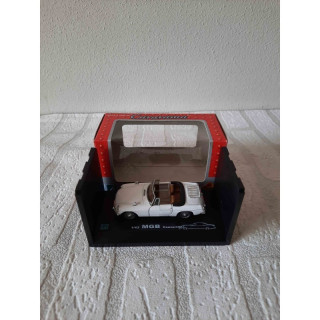 MG B Cabrio 1:43 Cararama wit