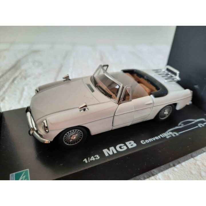MG B Cabrio 1:43 Cararama wit