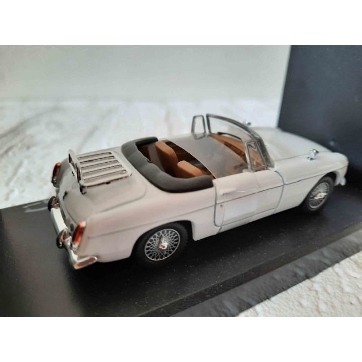 MG B Cabrio 1:43 Cararama wit