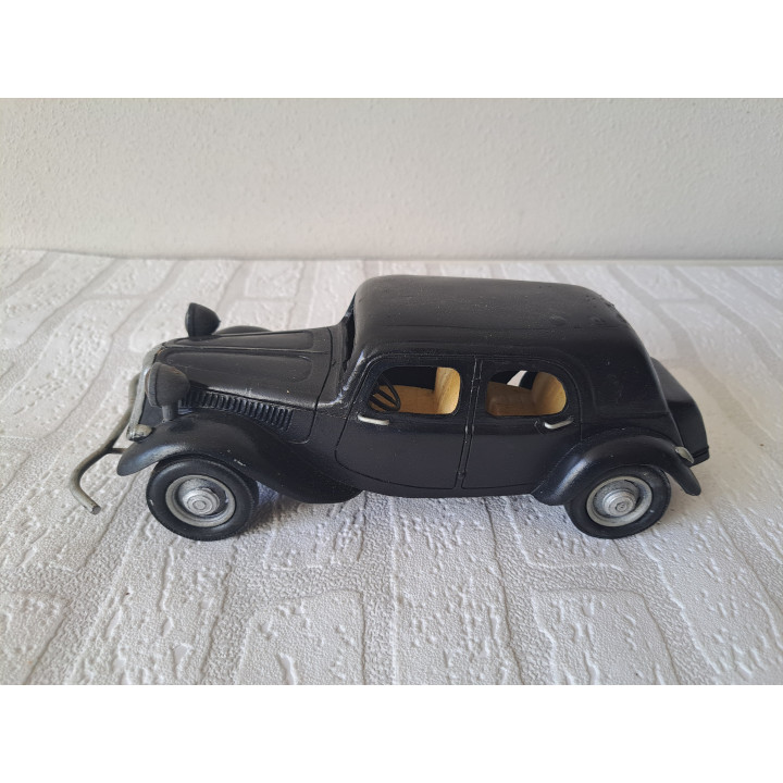 Citroen Traction 11 BL van kunsthars Classic cars 27X10X9cm - modelautos Citroen Traction 11 BL van kunsthars Classic cars 27X10X9cm - modelautos