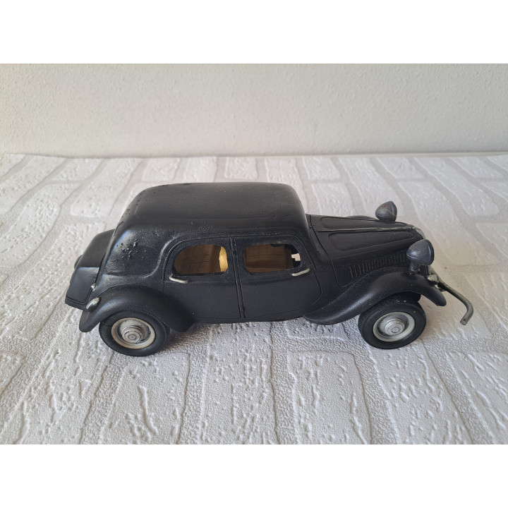 Citroen Traction 11 BL van kunsthars Classic cars 27X10X9cm - modelautos Citroen Traction 11 BL van kunsthars Classic cars 27X10X9cm - modelautos